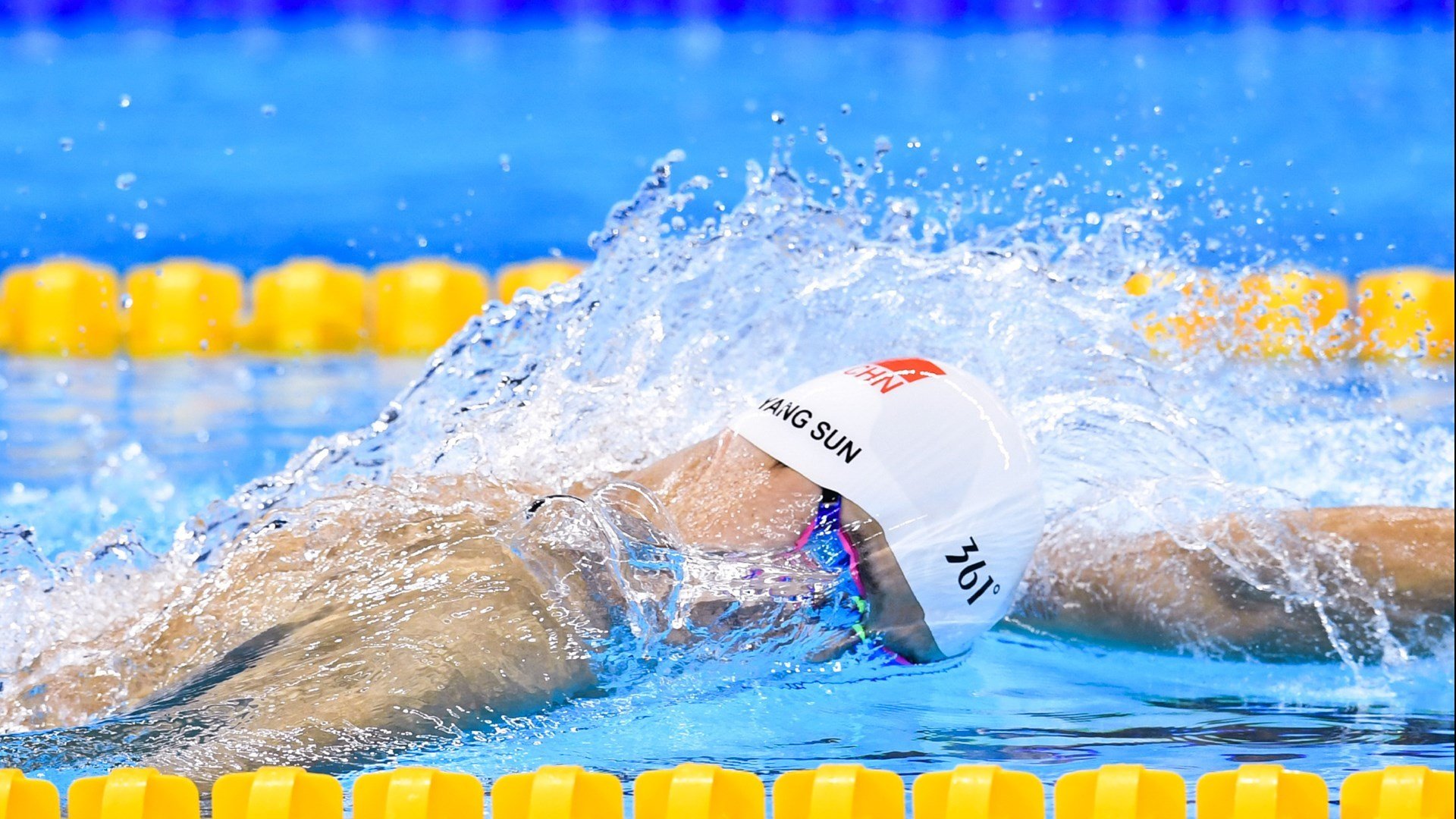 杨瀚森训练秀扣篮弹地三分！明天开启五连客队记称遭DNP并非坏事，杨瀚森身高