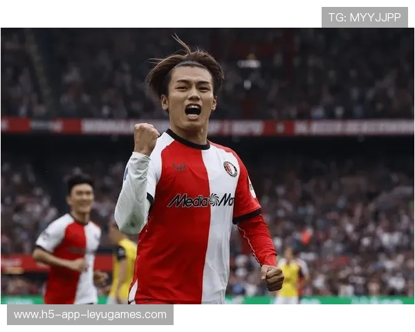 一代神锋亲身指导！范佩西率费耶诺德领跑荷甲，上田绮世11场轰13球